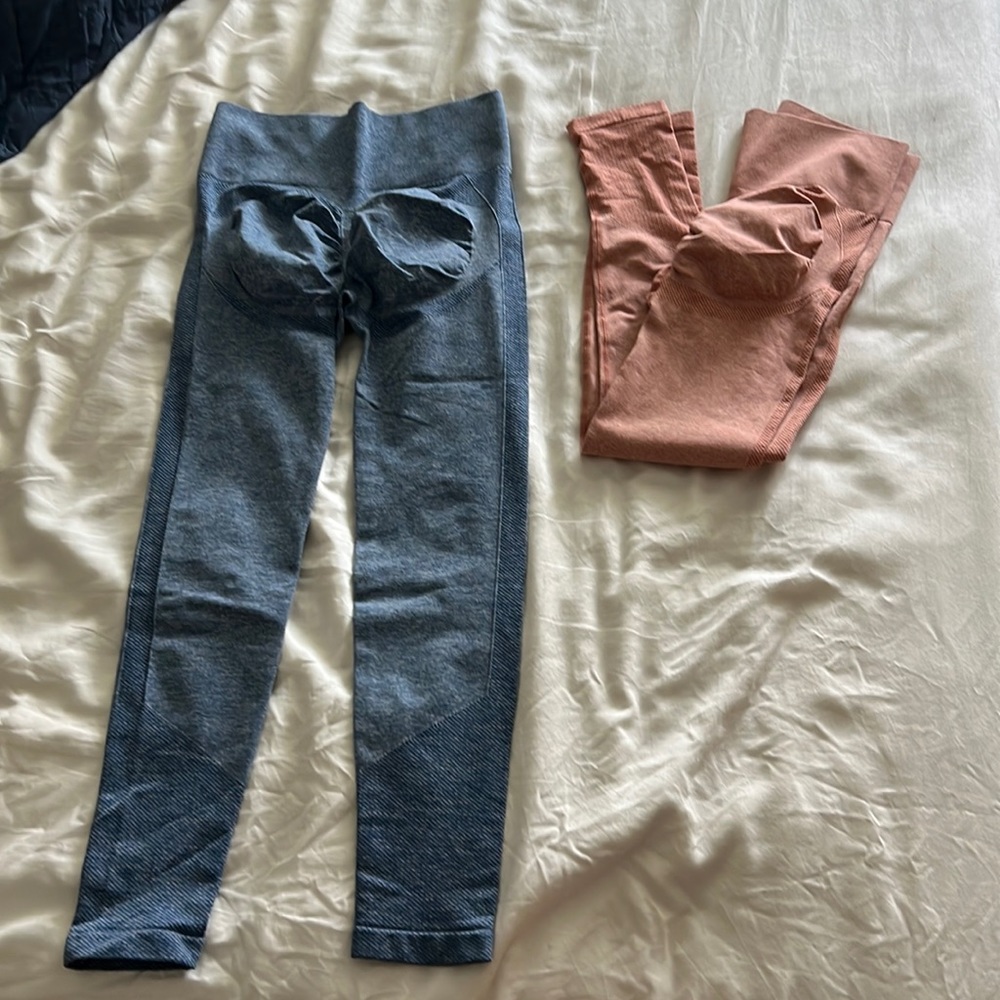 Pair of Leggings with Butt Scrunch | Size small